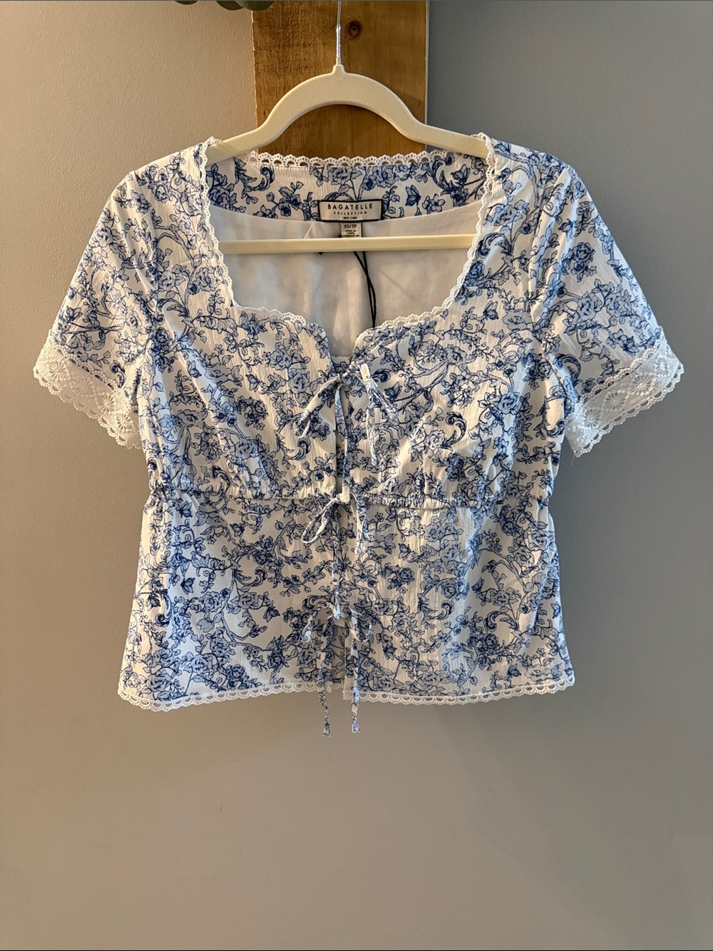 BAGATELLE White and Blue Floral Lace-Trim Tie Front Top, NWTs